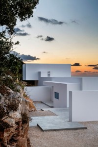 olivier-dwek-architectures-house-t-cephallonia-exterior-sunset